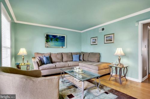 16 Mill Pond Dr, Lancaster PA  17603-7411 exterior