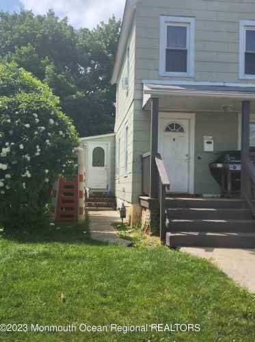 9 1st St, East Freehold, NJ 07728-2405
