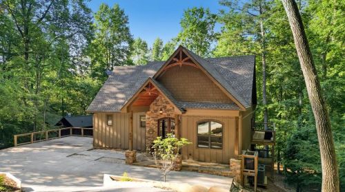 630 Navaho Way, Ellijay, GA 30540-5484