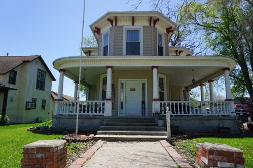 208 Main St, Oakland, IL 61943-7149