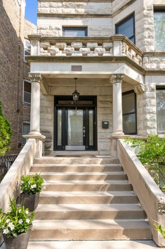 1324 Eddy St, Chicago, IL 60657-1432