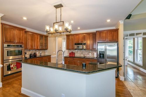 1003 Kinghorn Ct, Kennesaw, GA 30152-6972
