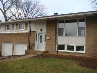 1102 Paddock Dr, Palatine, IL 60074-4152