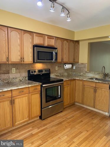 7303 Stream Way, Springfield VA  22152-3653 exterior