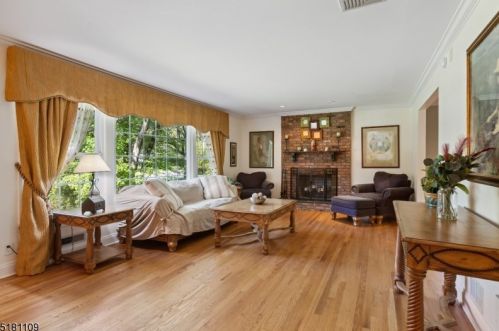 36 Cambridge Dr, Berkeley Heights, NJ 07922-2607
