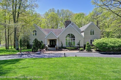 22 Red Coach Ln, Holmdel Village, NJ 07733-1137
