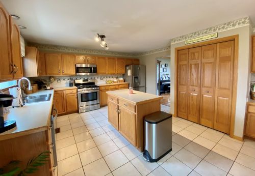 22121 Somerset Ct, Frankfort, IL 60423-8532