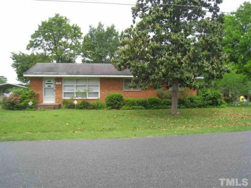 194 Orange St, Coats, NC 27521-8372