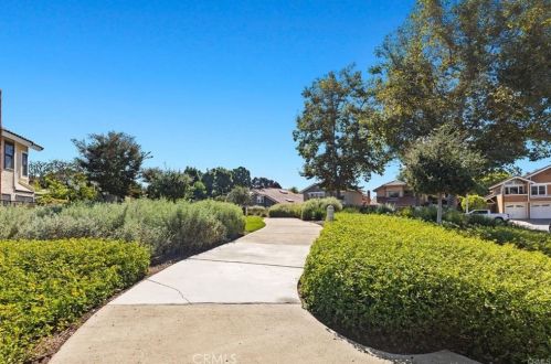 10 Vispera, Irvine CA  92620-2127 exterior