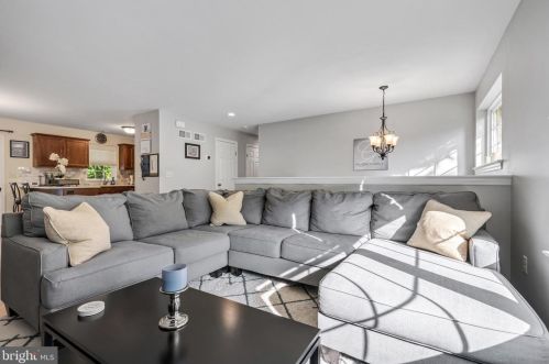 319 Devon Dr, Lancaster PA  17603-4609 exterior