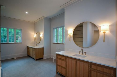 921 Heards Ferry Rd, Atlanta GA  30328-4727 exterior