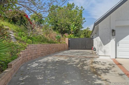 1706 Catalpa Rd, Carlsbad, CA 92011-5106