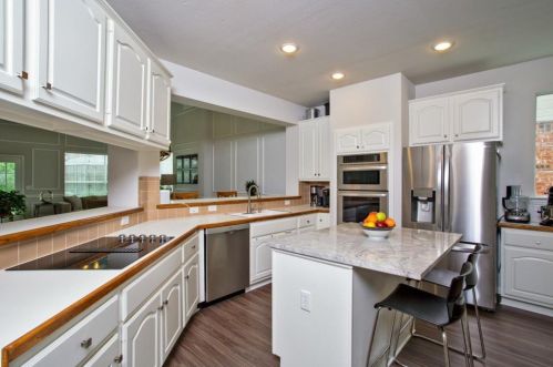 3827 Azure Ln, Addison TX 75001-3105 exterior