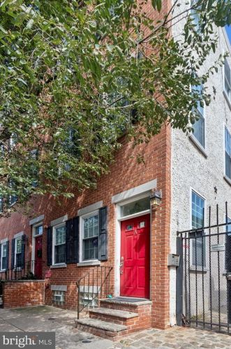 1027 4th St, Philadelphia PA 19123-4900 exterior