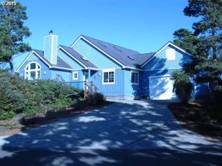 25 Coast Guard Rd, Florence, OR 97439-8984