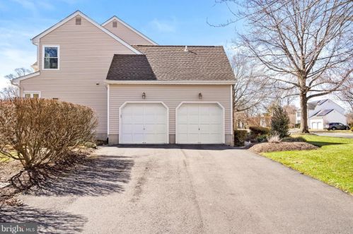 7 Ashwood Ct, Trenton, NJ 08648-5558