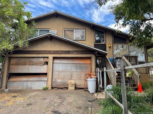 86345 Kauaopuu St, Nanakuli, HI 96792-2926