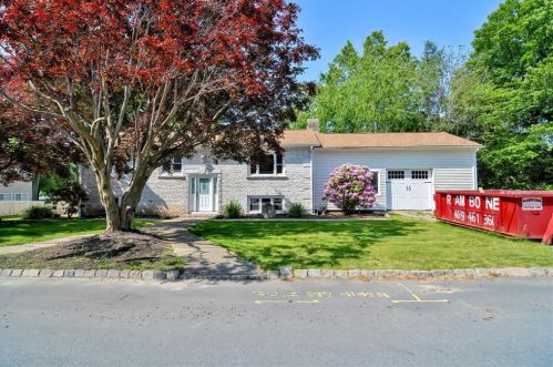 23 Woodcrest Dr, Providence, RI 02919-3332