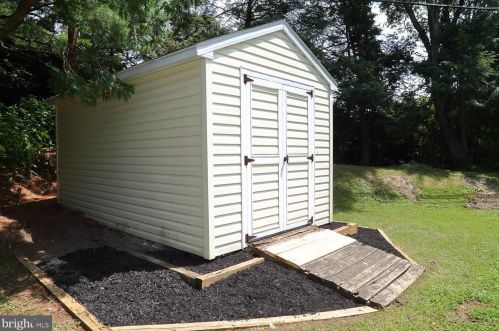 59 Pilgrim Dr, Lancaster PA  17603-6450 exterior