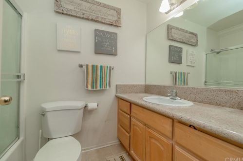 345 Acacia Ave, Glendale CA  91205-3104 exterior