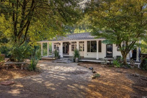 4040 Burnside Rd, Sebastopol, CA 95472-9455