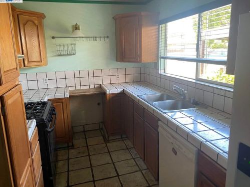 25722 Donald Ave, Hayward, CA 94544-2910