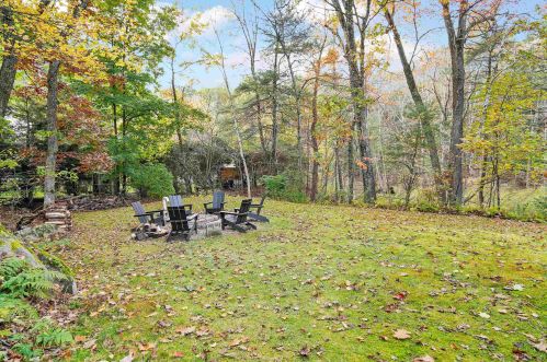 8 Windsor Blvd, Londonderry NH  03053-3662 exterior