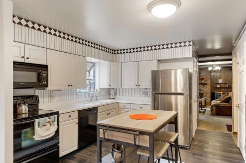 3411 February Dr, Cincinnati OH 45239-5439 exterior