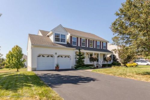 6 Player Pl, Roxbury Township, NJ 07836-4713