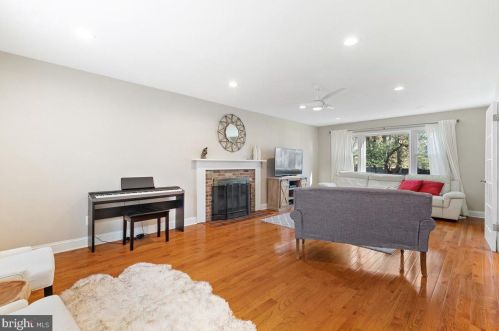 73 Robert Rd, Princeton NJ  08540-5343 exterior