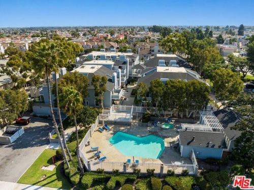 16960 Algonquin St, Huntington Beach CA  92649-3800 exterior
