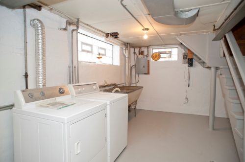 7049 Pkwy, Forest View IL  60402-2554 exterior