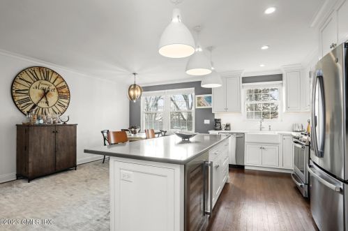 140 Putnam Park, Greenwich CT  06830-5780 exterior