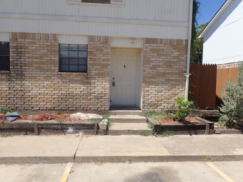 2901 Sappington Pl, Fort Worth, TX 76116-4151