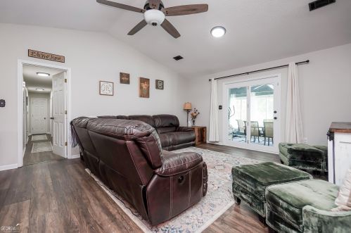 102 Chimney Pl, Warner Robins GA  31088-6523 exterior