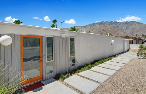 439 Racquet Club Rd, Palm Springs, CA 92262-2251