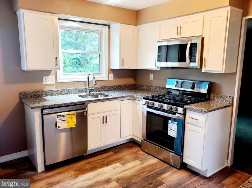 309 Fenwick Ln, Somerdale, NJ 08083-2513