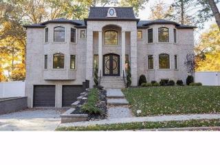837 Koman Dr, Paramus, NJ 07652-3819