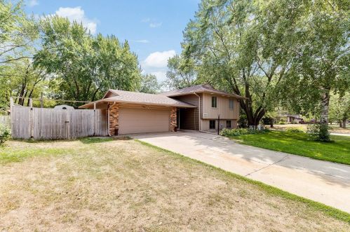10464 Hollywood Blvd, Minneapolis, MN 55433-4517