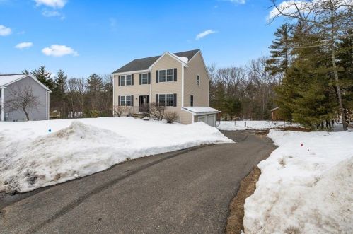 58 Waterford Dr, Sandown, NH 03873-2077