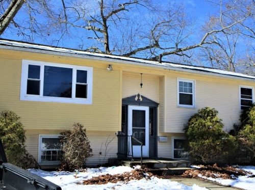 65 Florin St, Warwick, RI 02889-3012