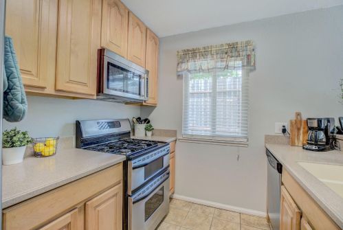 277 Lisawood Dr, Folsom, CA 95630-2715