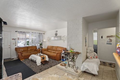 605 Mtn Vw St, Santa Ana CA 92704-2151 exterior