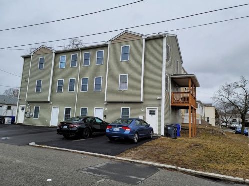 96 Farmington Ave, Providence, RI 02909-5426