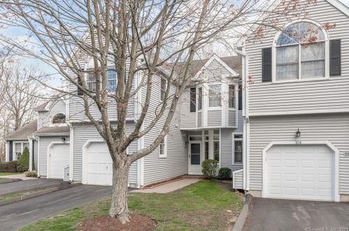 106 Morningside Ct, Huntington, CT 06484-4349
