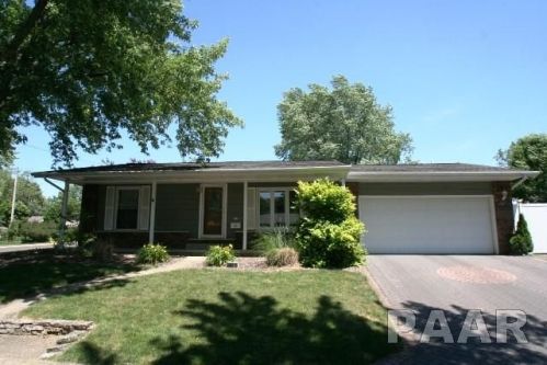 403 Tazewell Ave, Mackinaw, IL 61755-7621