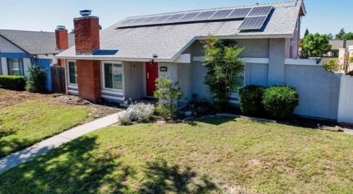 1211 Camelot Way, Oxnard, CA 93030-4008