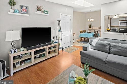 52 Willow Ct, Trenton NJ  08619-4623 exterior