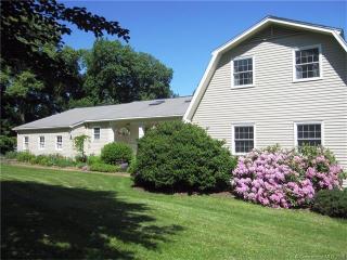 17 Hunting Ridge Dr, Simsbury, CT 06070-1806