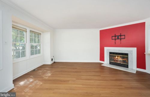12108 Springwoods Dr, Woodbridge, VA 22192-6267